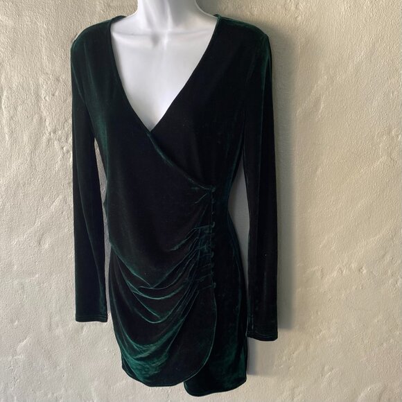 AURA  EMERALD GREEN V NECK VELVET MINI DRESS MED - Picture 4 of 7